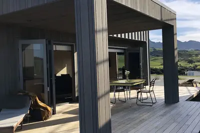 Image de Raglan. A new treat on Rangitahi peninsula watching Raglan at its best.