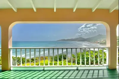 Image de Waterfront Villa which offers truly Breathtaking Views & a sense of Tranquility