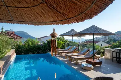 Villa Sole Myra–Luxury Villa with Heated&Cooled Pool, 5-min walk to Town, Beach