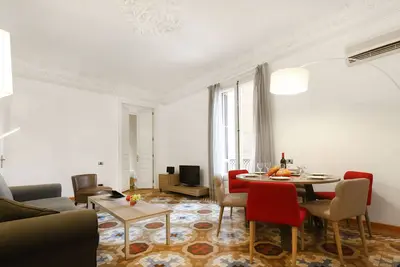 Image de Central Barcelona! Perfect for big groups!