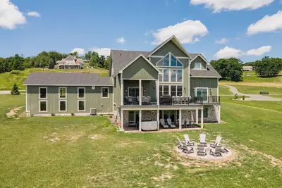 Image de Modern Dog Friendly Lodge w/ Pool & Hot Tub
