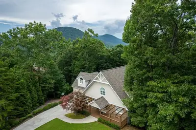 Image de Cinna-Bahn Haus - Loaded Family Home Near Downtown