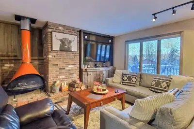 Image de The Big Lebearski-  Ac, Grill, Fire Pit, Hot tub!