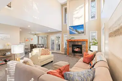 Image de Gorgeous Modern Home in Ski Location! * Hot Tub * Near Cottonwood Canyons