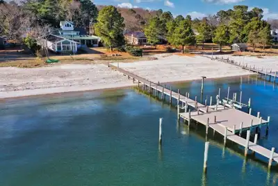 Image de Year-Round River Escape with Beach & Indoor Heated Pool, Hot Tub and more!