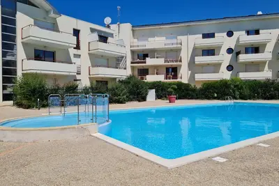 Image de Appartement avec  chambre séparée terrasse sud vue piscine parking proximité mer
