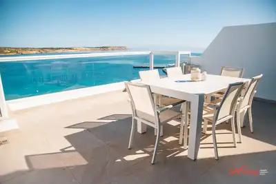 Image de Seafront Penthouse with unobstructed Sea Views