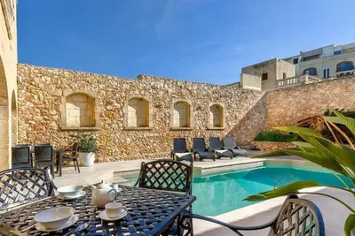Image de Grand Authentic House w/ Pool and Games Room