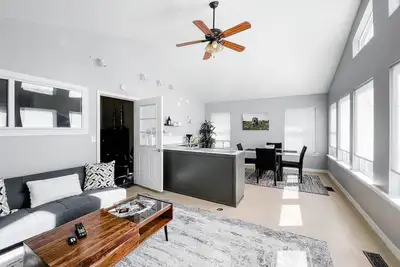 Image de Bright 1br Retreat in Historic Home, Walk to River Trail, Um & Downtown