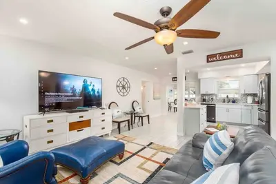 Image de 4-Bedroom Family Home w/ Pool, Hot Tub & Luxe Amenities, 14 minutes from beaches