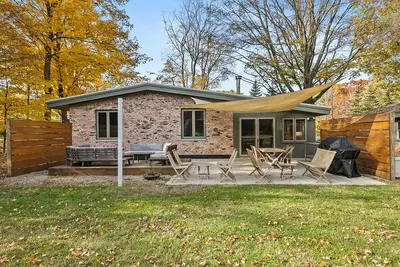3 Bedroom Mid Century Modern Beauty