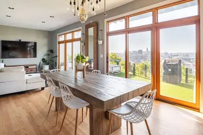 Image de 3 Decks W/City Views, Hot Tub, Theater Rm, Garage
