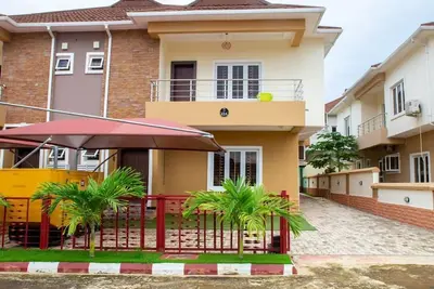 Image de A 4 bedroom duplex suitable for a lovely family