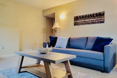 Image de Spacious Basement suite