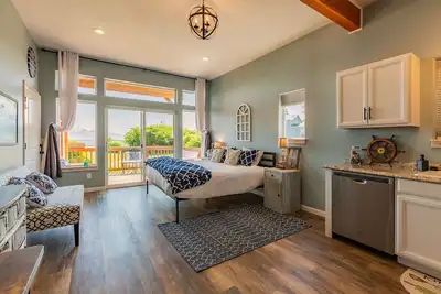 Image de Luxury Romantic Couple's Getaway Overlooking Kachemak Bay