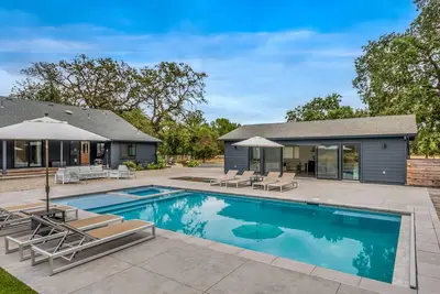 Image de Discover Sonoma's charm, just a quick 17-min drive to Napa Valley Wine Train