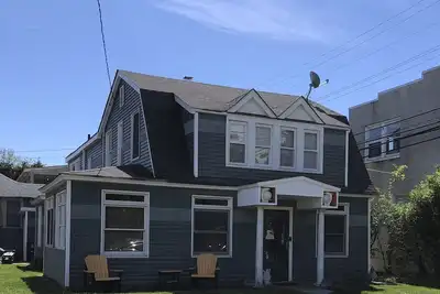 Image de Family vacation spot! 4 Br home, 1 block to beach w/2 car parking in driveway