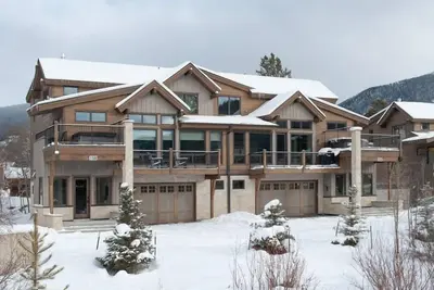 Image de Stunning, Modern, Brand New Luxury in the Sanctuary at Keystone with Private Hot Tub