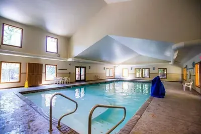 Cozy 2 bedroom condo with wood burning fireplace, private deck and pool/hot tub access