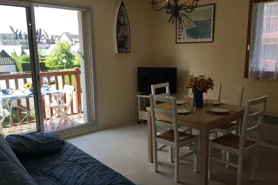 Image de Appartement 2 pièces à Cabourg - Proche plage et centre-ville, balcon et parking privé