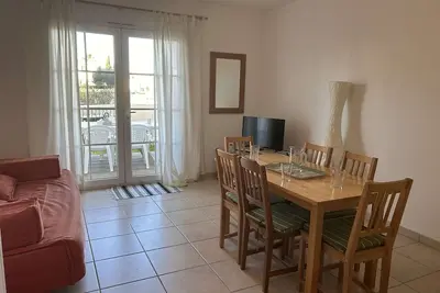 Image de Charmant duplex climatisé 3 pièces avec jardinet et garage privé - 6 couchages, Aigues-Mortes