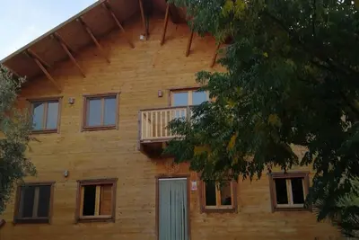 Image de Wooden cabin with isothermal cave next to the chicamo river
