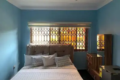 Image de Edwin, A lovely 1-bedroom unit with parking space
