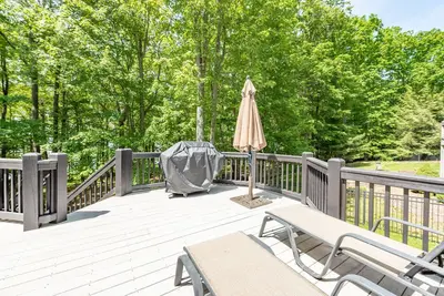 Image de Relax, Play w/ Lake Days & Fire Pit Nights