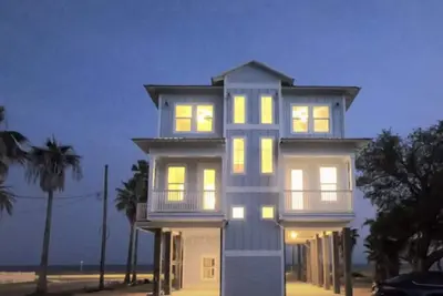 Image de Blue Pelican 2 Beachfront Vacation Rental Home