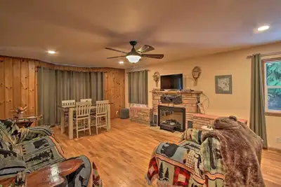 Image de Packwood Getaway w/ Game Room, Grill & Patio