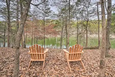 Image de Idyllic Table Rock Lake Cabin w/ Fire Pit!