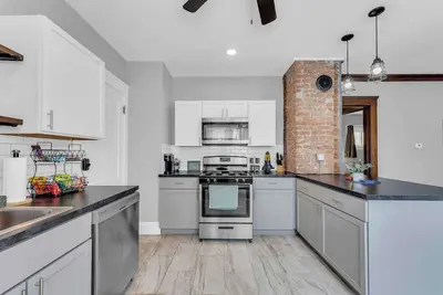 Image de Remodeled West Blvd Apt, WiFi, Dedicated Workspace