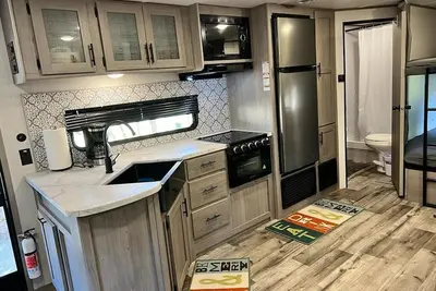 Image de Delightful Rv brand new 2022! 9 minutes from Orlando airport.