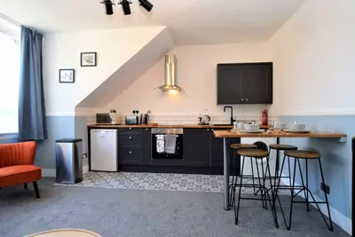 Image de Contemporary one bedroom apartment, town location