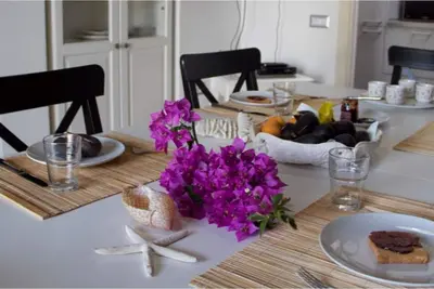 Marine Cottage, 3 minute walk to the beach