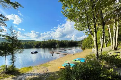 Image de Outdoor Playground on Lake and Close to Skiing