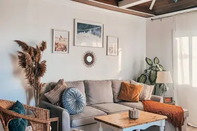 Image de Laidback Luxury Near Prince Edward County!