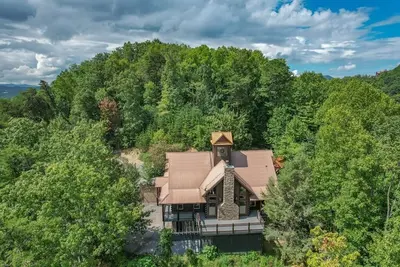 Image de The Vieux - View of Mt. LeConte, firepit, Pickle Ball, fireplace, firepit
