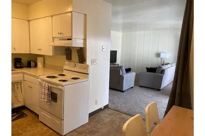 Image de 2nd floor apartment in 4plex, excellent internet, clean, spacious, private