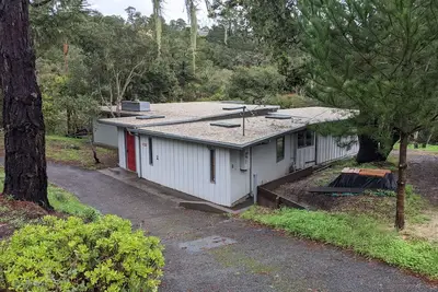 Image de Private location in wooded area-five minutes to Carmel Beach