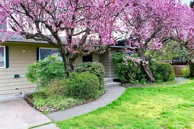Image de Impeccable Cleanliness Family & Pet Friendly Large Deck  House Near Yyj & Ferry