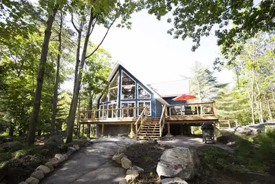 Image de Beautiful 3 bedroom chalet like cottage on Lake Muskoka: family friendly