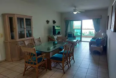 Image de Enjoy ocean breezes and swaying palms at Ocean Vista Residences