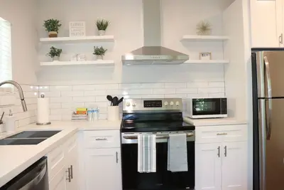 Image de Your Radiant and Warm Home 5 mins to Downtown