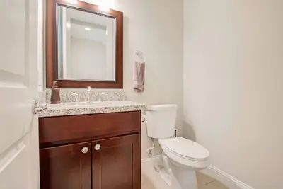 Image de Centrally located furnished home - 5mins from parks/fine dining/museums/shopping