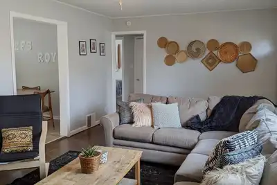 Image de Spacious 3 bedroom Home- 5 Minutes From the Stadiums!