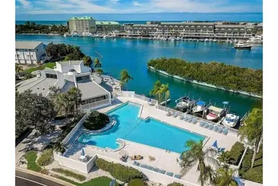 Image de Beautiful beach townhome -Walking distance to Indian Rocks Beach!