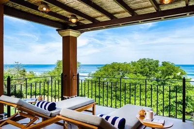 Image de Newly remodeled beach front 3 bedroom on beautiful Playa Langosta!