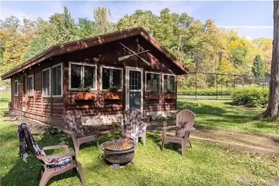 Image de Charming cottage w/private tennis court on Skaneateles Lake