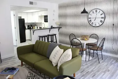 Image de Pool & Hot Tub | Multi-Streaming | By Airport, Asu